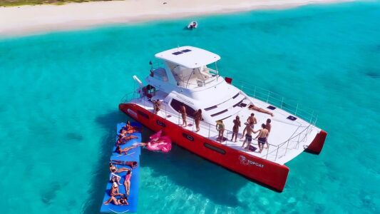 Klein Curacao snelle catamaran Top Cat Breeze