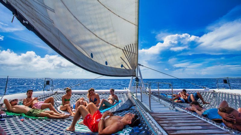 BlueFinn Klein Curacao terug zeilen catamaran 800x450 1