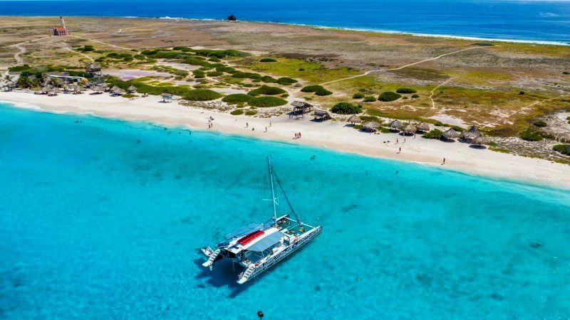 Klein Curacao BlueFinn catamaran Apache 800x450 1