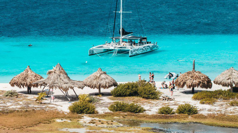 Klein Curacao bluefinn catamaran 800x450 1