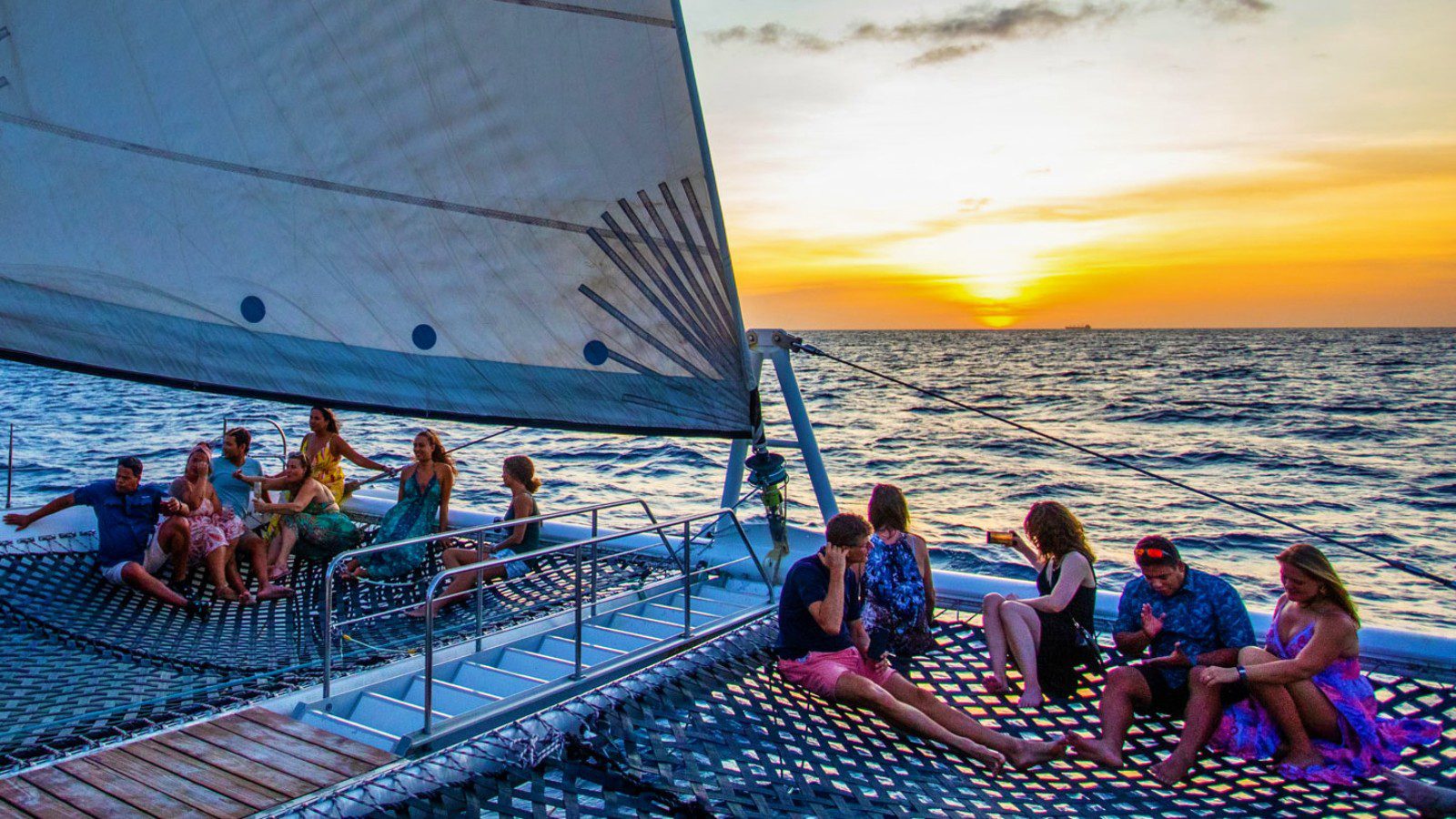 Sunset trips Curacao met catamaran