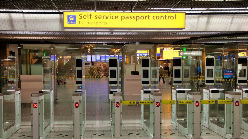 Selfservice paspoortcontrole Schiphol eGates