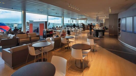 TUI Deluxe Schiphol Aspire lounge 41