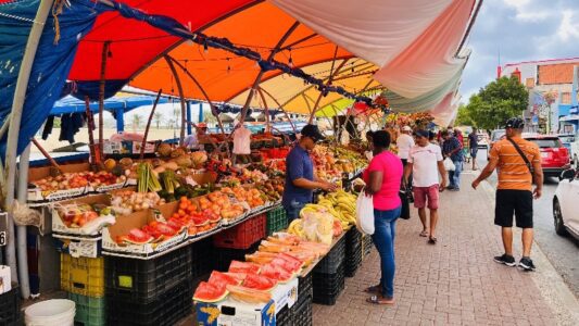 Drijvende markt Curacao barkjes