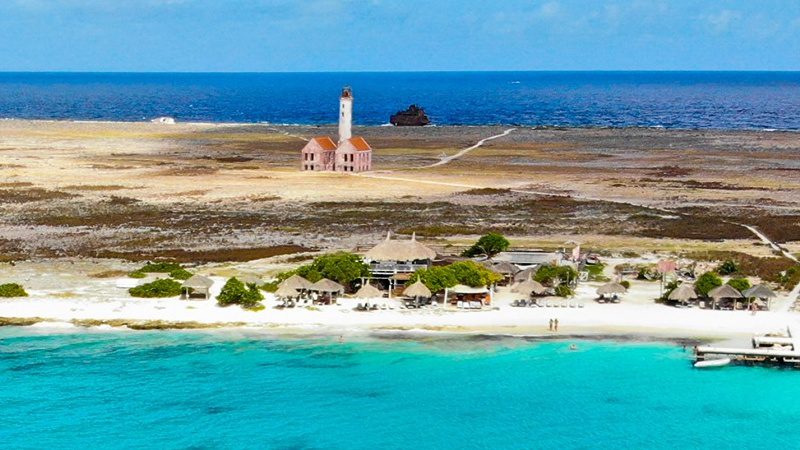 Klein Curacao Miss Ann beach house vuurtoren 800x450 1