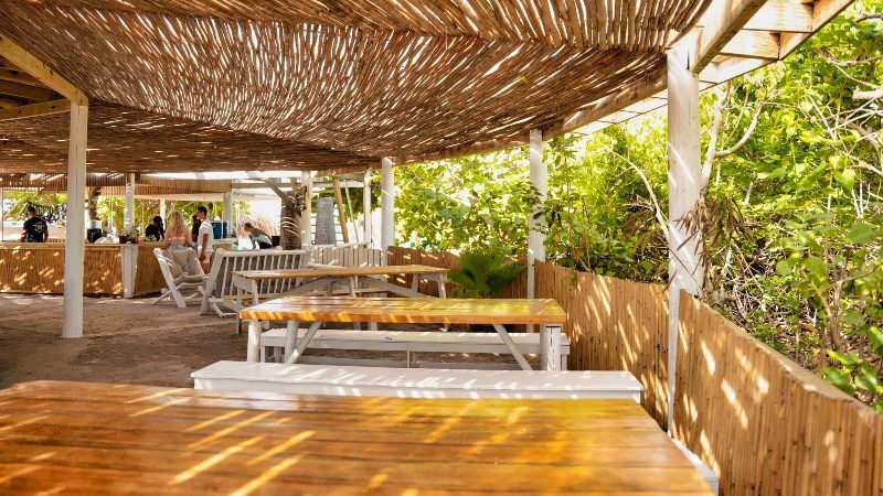 Miss Ann Klein Curacao beachhouse dining area 800x450 1