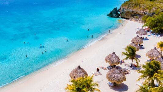 Cas Abou beach: elke dag mooi weer op het strand van Curacao